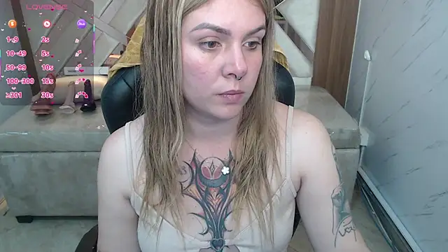 Snapshot of Paula_b_ chatting on 06.13.26 Paula b online show from 06.13.26