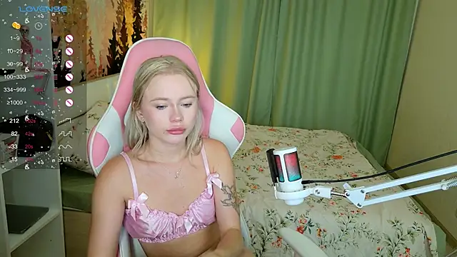 LexieLoree online show from 09.22.25