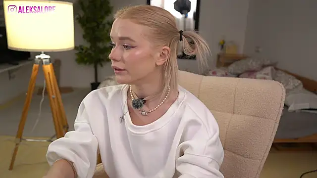 LexieLoree online show from 12.05.25