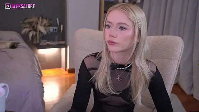 LexieLoree online show from 04.13.26