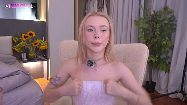 Snapshot of LexieLoree chatting on 07.12.26 LexieLoree online show from 07.12.26