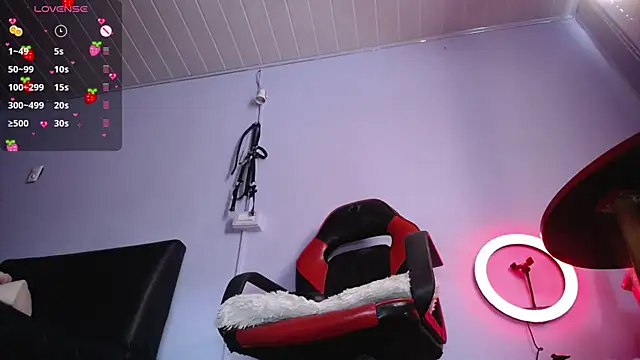 Snapshot of Layna_cold chatting on 02.14.25 Layna cold online show from 02.14.25