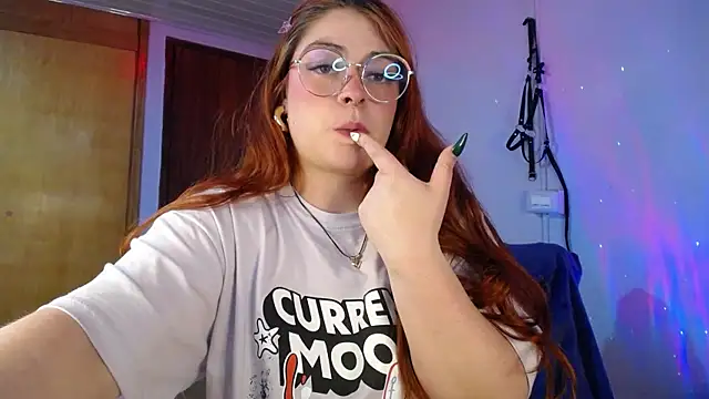 Snapshot of Layna_cold chatting on 03.18.25 Layna cold online show from 03.18.25