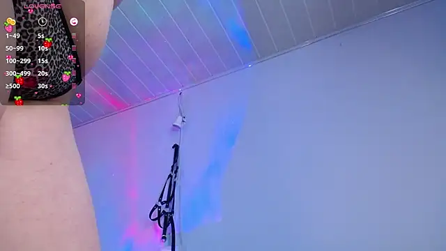 Snapshot of Layna_cold chatting on 03.19.25 Layna cold online show from 03.19.25