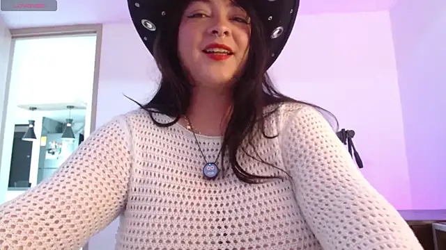 Snapshot of Layna_cold chatting on 04.25.26 Layna cold online show from 04.25.26