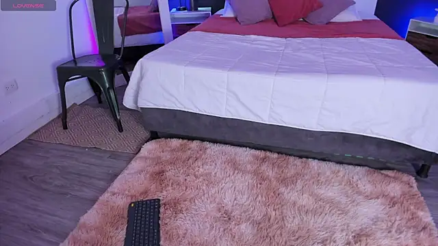 VioletPaket online show from 04.06.26