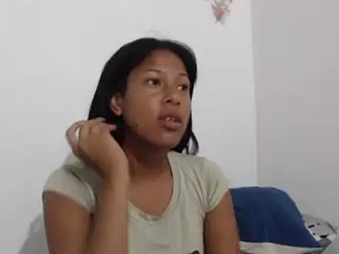 Snapshot of Kitra_New chatting on 12.12.24 Kitra New online show from 12.12.24