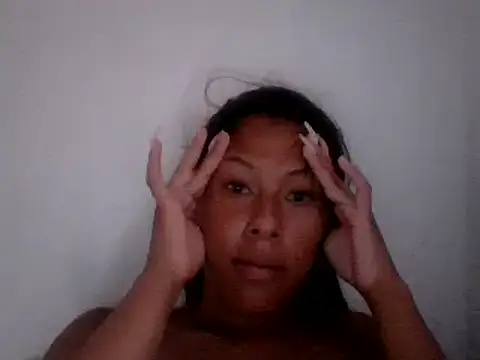 Snapshot of Kitra_New chatting on 12.22.24 Kitra New online show from 12.22.24