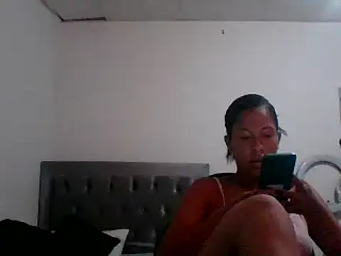 Snapshot of Kitra_New chatting on 03.08.25 Kitra New online show from 03.08.25