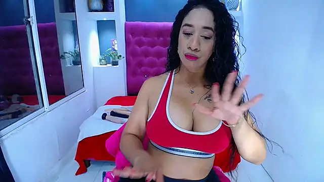 Snapshot of DelysyHot chatting on 02.20.25 DelysyHot online show from 02.20.25