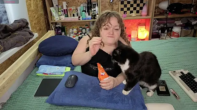 MiniNatalie online show from 12.14.25