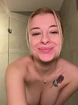 Snapshot of Mia-Minou chatting on 01.16.25 Mia-Minou online show from 01.16.25