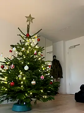 Snapshot of Mia-Minou chatting on 12.02.25 Mia-Minou online show from 12.02.25