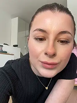 Mia-Minou online show from 02.19.26