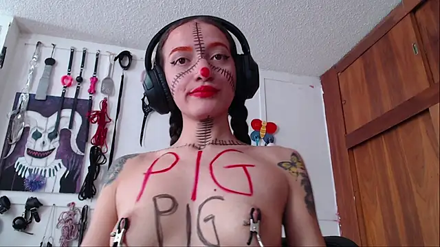 Snapshot of Eloise-brown chatting on 01.22.25 Eloise-brown online show from 01.22.25