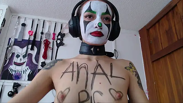 Snapshot of Eloise-brown chatting on 03.02.25 Eloise-brown online show from 03.02.25