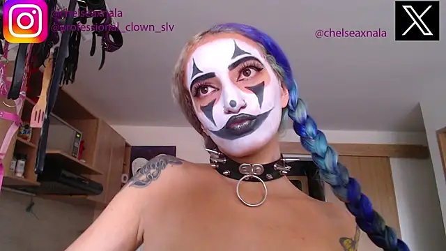 Snapshot of Eloise-brown chatting on 09.21.25 Eloise-brown online show from 09.21.25