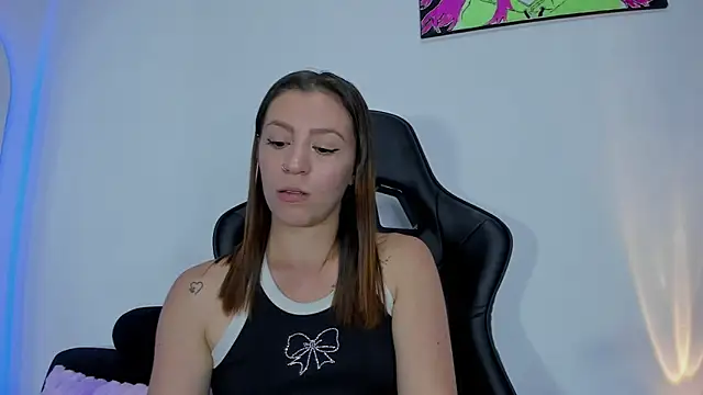 Snapshot of roxanne_jones1 chatting on 06.05.26 roxanne jones1 online show from 06.05.26