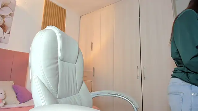 mia nevaeh online show from 12.21.24