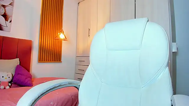 mia nevaeh online show from 01.04.25