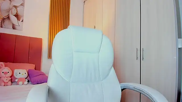 mia nevaeh online show from 01.18.25