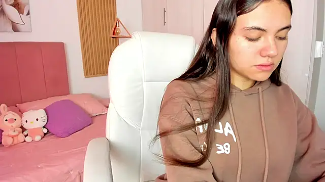 mia nevaeh online show from 02.21.25