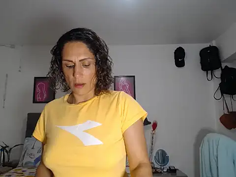 Snapshot of Corina_hot chatting on 12.02.25 Corina hot online show from 12.02.25
