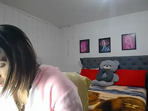 Snapshot of Corina_hot chatting on 04.13.26 Corina hot online show from 04.13.26