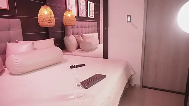 Bella TS  online show from 12.16.25