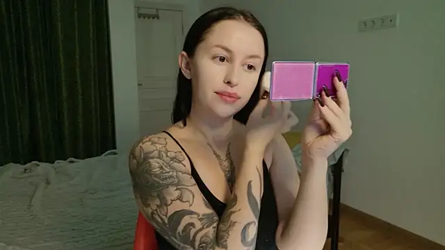 Snapshot of VioletCatt chatting on 11.14.25 VioletCatt online show from 11.14.25