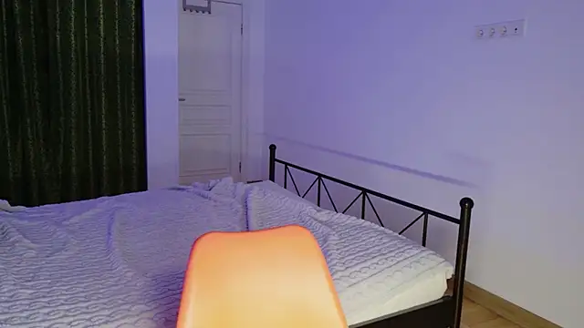 Snapshot of VioletCatt chatting on 11.29.25 VioletCatt online show from 11.29.25