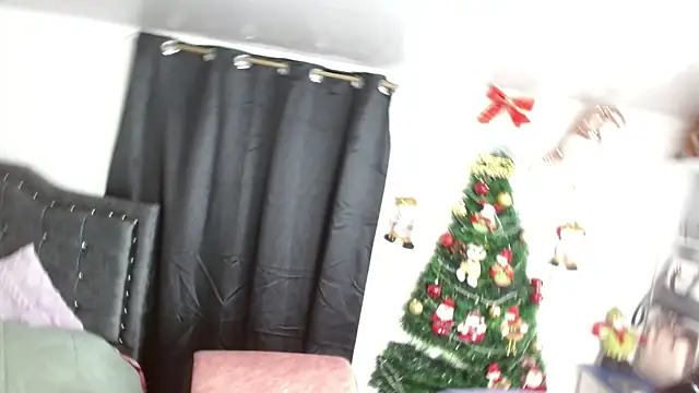 Snapshot of AnnaRosse1 chatting on 12.30.24 AnnaRosse1 online show from 12.30.24