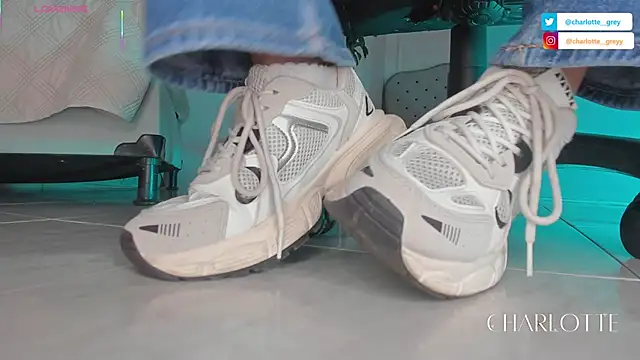 charlotte  grey online show from 11.01.25