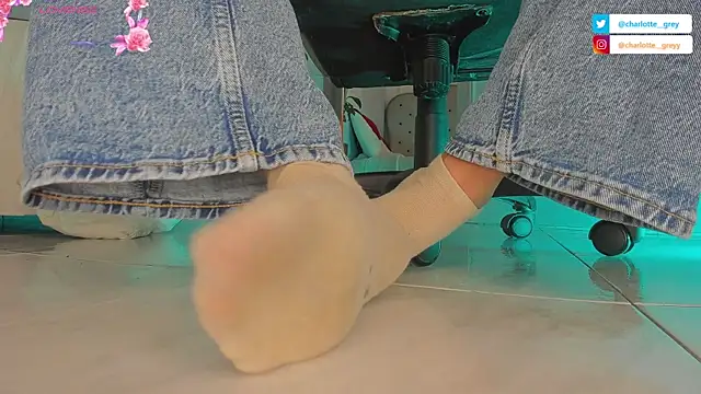 charlotte  grey online show from 11.06.25