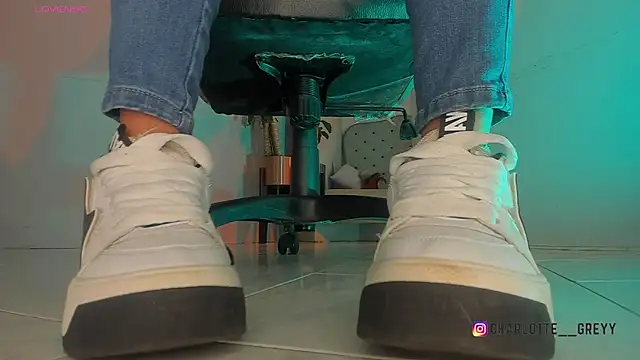 charlotte  grey online show from 11.26.25