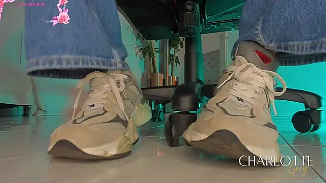 charlotte  grey online show from 12.04.25