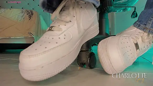 charlotte  grey online show from 01.05.26