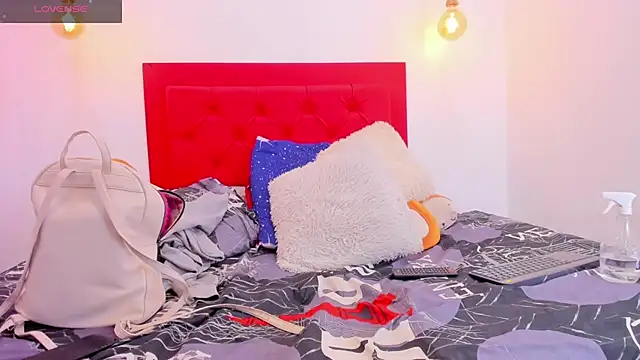 Mia thompson 19 online show from 02.24.25