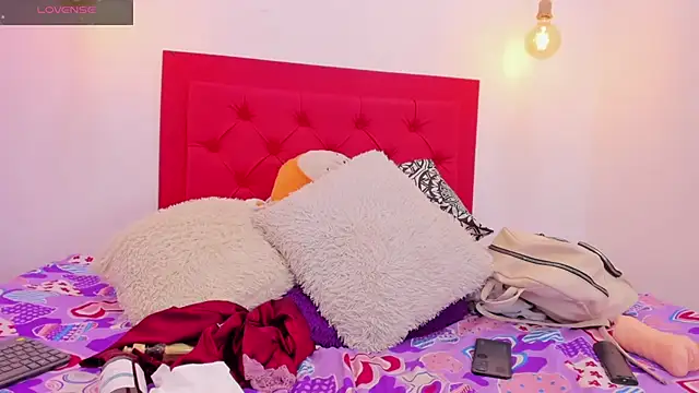 Mia thompson 19 online show from 02.27.25