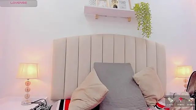 Mia thompson 19 online show from 09.22.25