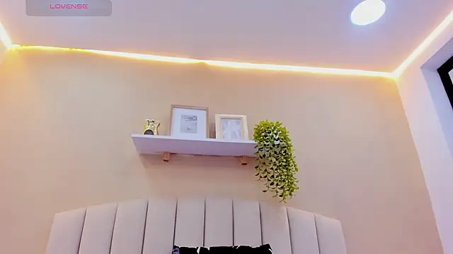 Snapshot of Mia_thompson_19 chatting on 02.16.26 Mia thompson 19 online show from 02.16.26