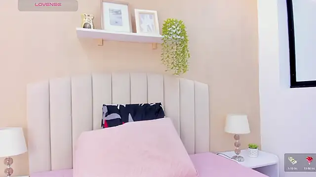 Snapshot of Mia_thompson_19 chatting on 02.17.26 Mia thompson 19 online show from 02.17.26