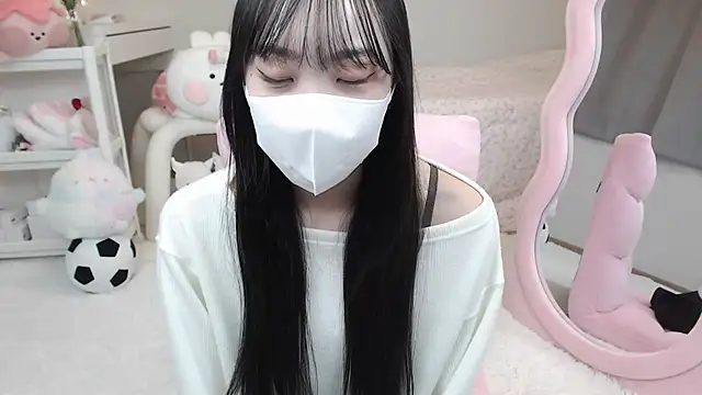 momo room online show from 12.16.24