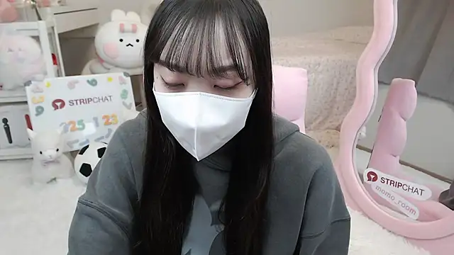 momo room online show from 01.23.25