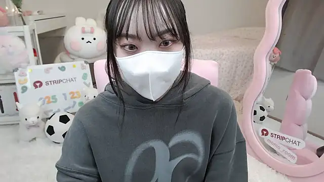momo room online show from 01.23.25