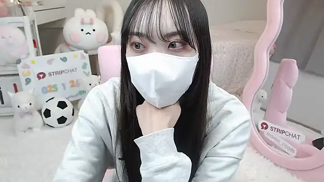 momo room online show from 01.26.25