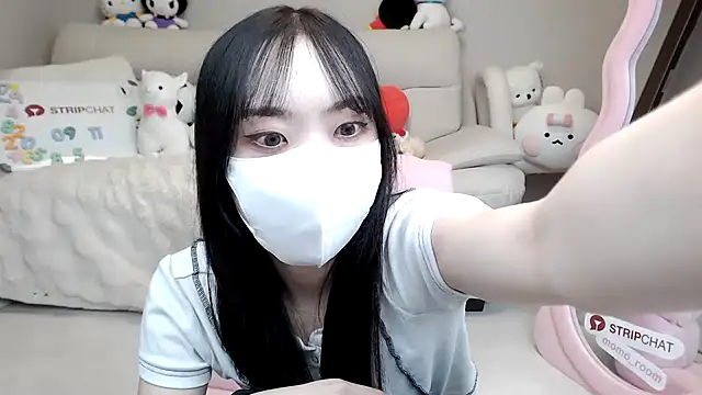 momo room online show from 09.11.25