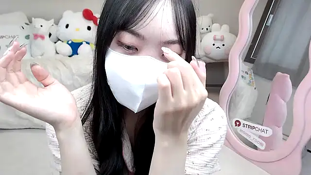 momo room online show from 09.15.25