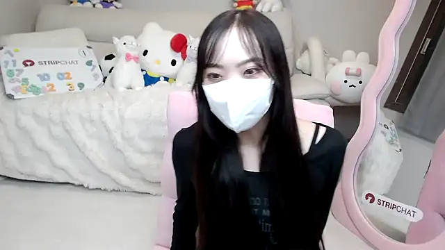 momo room online show from 10.02.25