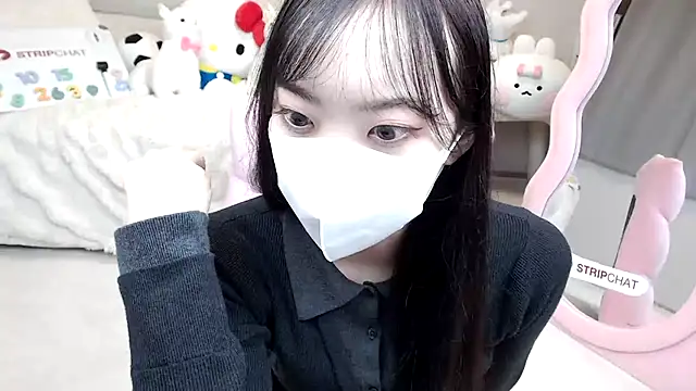 momo room online show from 10.15.25